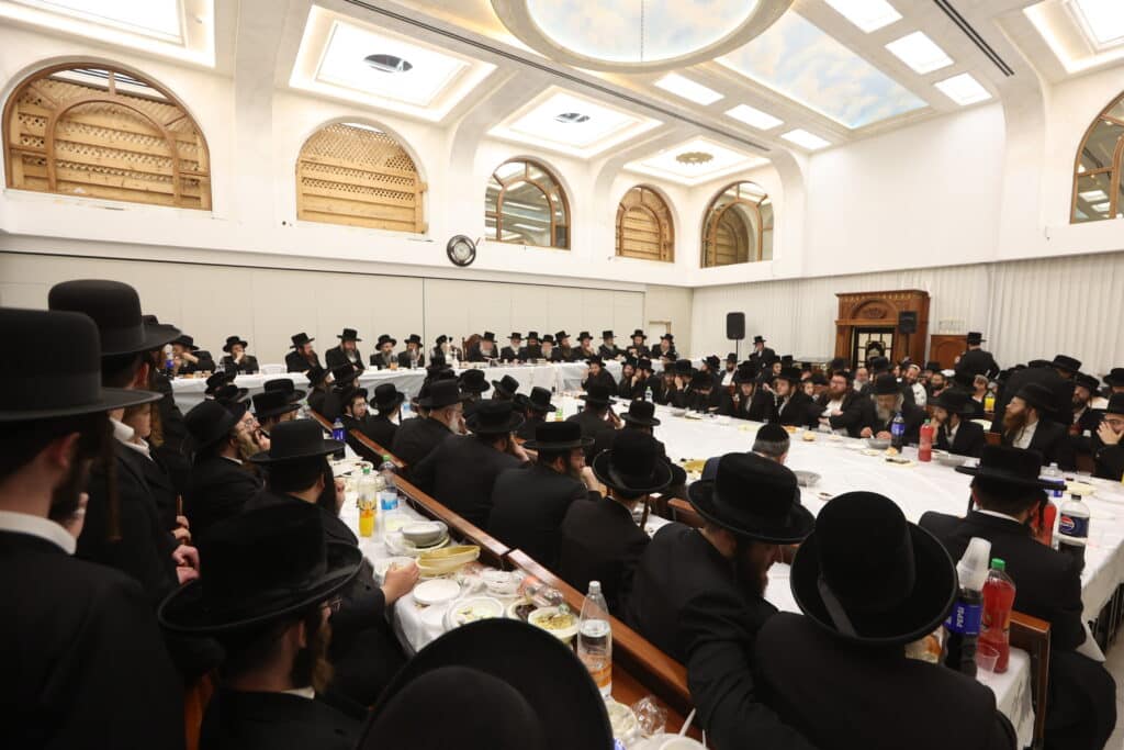 גלריה: ההילולא של בעל ההיכל הברכה בחצר קאמארנא