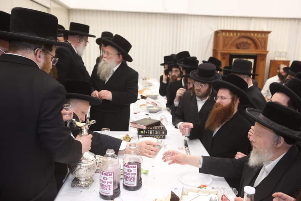 גלריה: ההילולא של בעל ההיכל הברכה בחצר קאמארנא