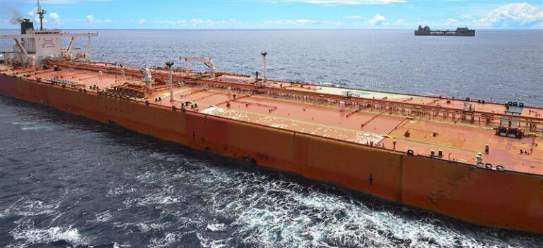 כוחות אמריקאים משתלטים על מכלית שהפרה את הסנקציות