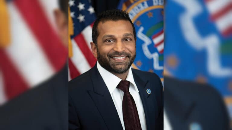 "ציוד פריצה כדי להעיר אותו": התחקיר על ראש ה-FBI