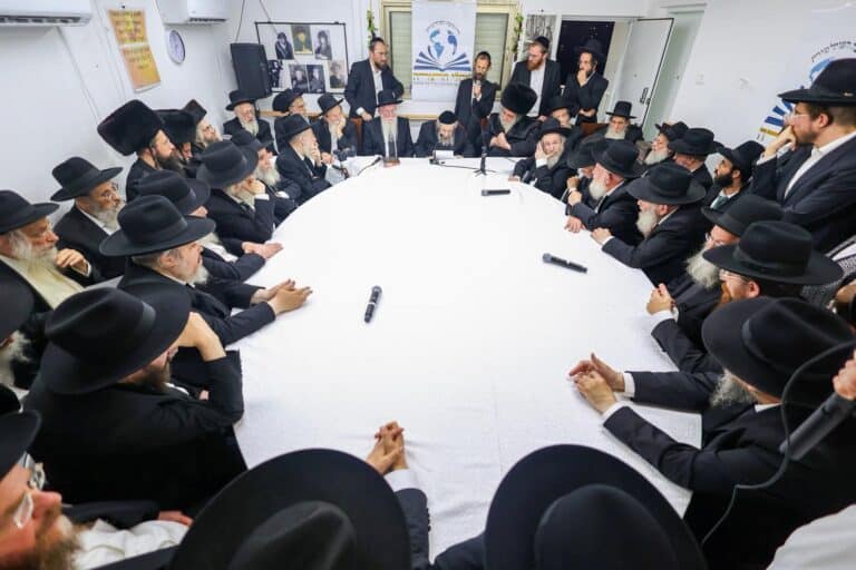 גדולי ראשי הישיבות בריתחא דאורייתא עם הגר"ד לנדו