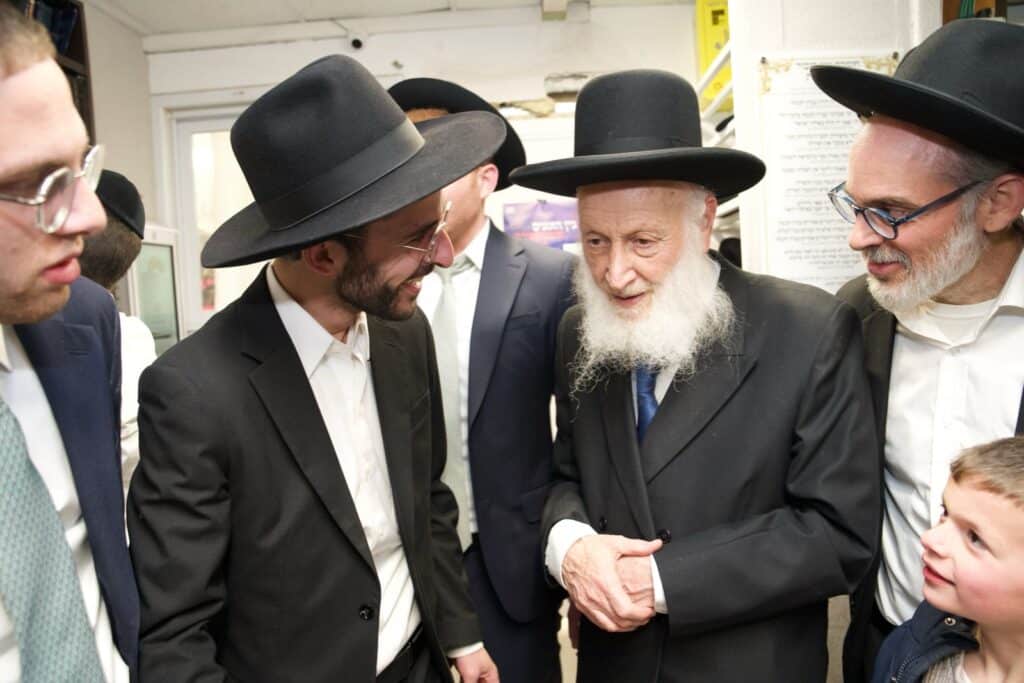 בגבעת האנטנה: המונים קיבלו את פניו של חבר המועצת