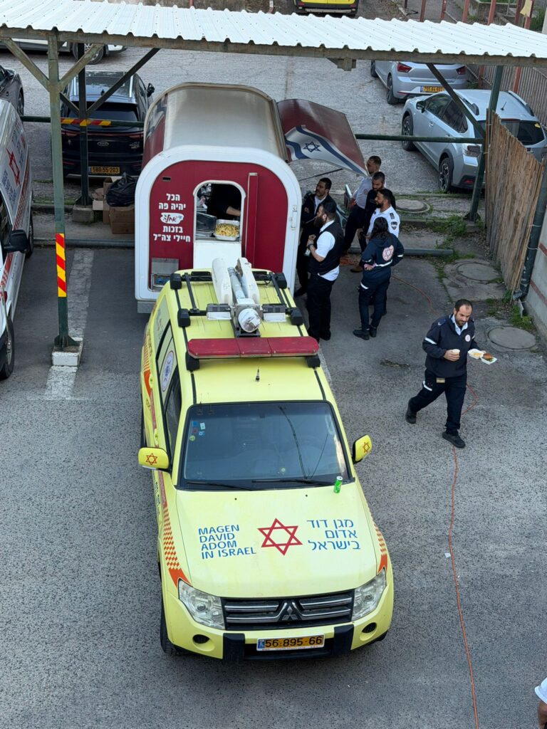 ניידת פוד-טראק יצאה למסע הצדעה ארצי לרבבות מתנדבי מד"א וארגוני ההצלה כהוקרה על מסירותם