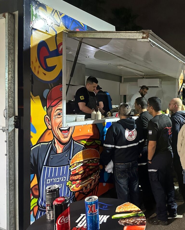 ניידת פוד-טראק יצאה למסע הצדעה ארצי לרבבות מתנדבי מד"א וארגוני ההצלה כהוקרה על מסירותם