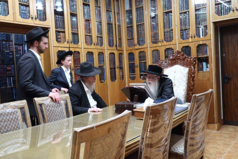 האדמו"ר מצאנז חיזק את משפחת שפיגל לאחר אסון הטביעה