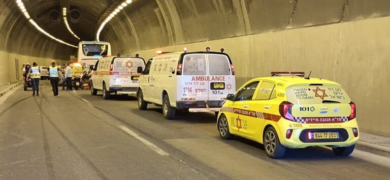 תאונה קשה במנהרת הארזים: 7 פצועים, 2 במצב קשה