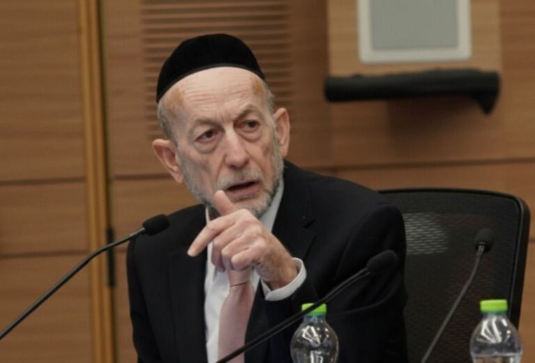 "שהחרדיות מלמדות את ילדי היועמ"שים זה בסדר?"