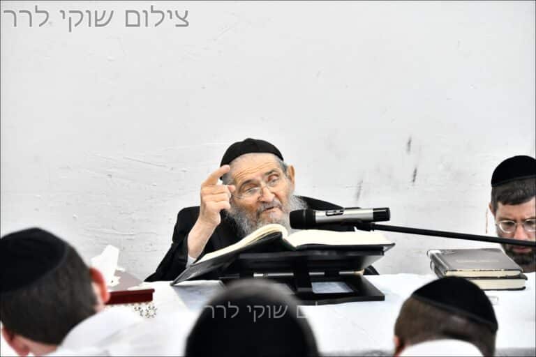 חבר המועצת וראש ישיבת גרודנא שב למסור שיעור בישיבה