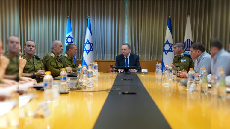 במערכת הביטחון כבר מוכנים: מה עוצר את המתקפה?