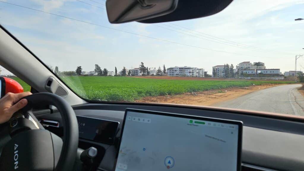 בלי חרדת טווח ועם מרחב ענק: AION V בנסיעת מבחן מצולמת