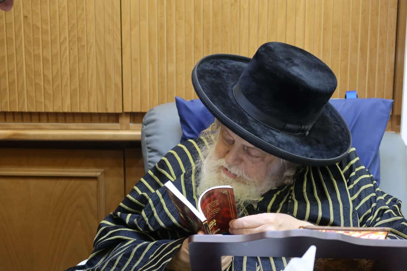 קיצונים דרשו להזיז את חתונת החסידות