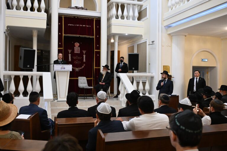 ההצהרה של הרצוג בבית הכנסת באסטנה