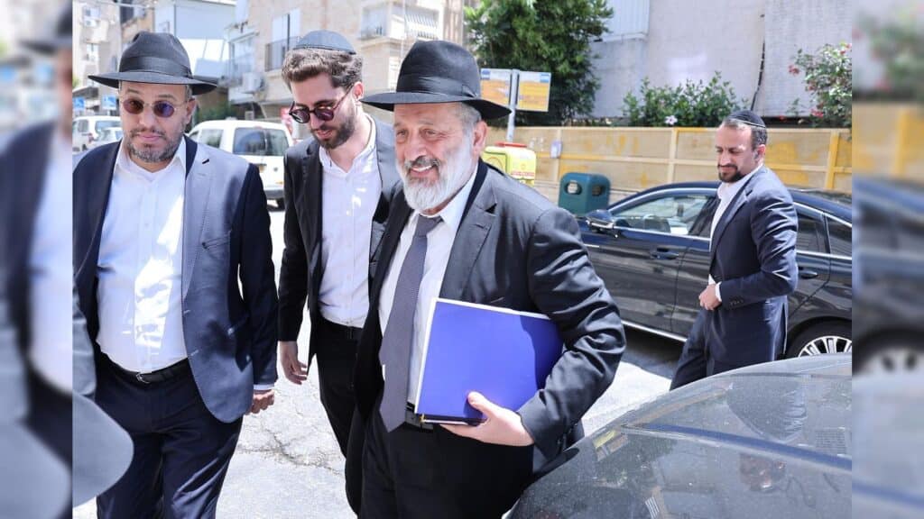 איצקוביץ': לקראת סולחה? הפגישה של ראש העיר עם הנכד