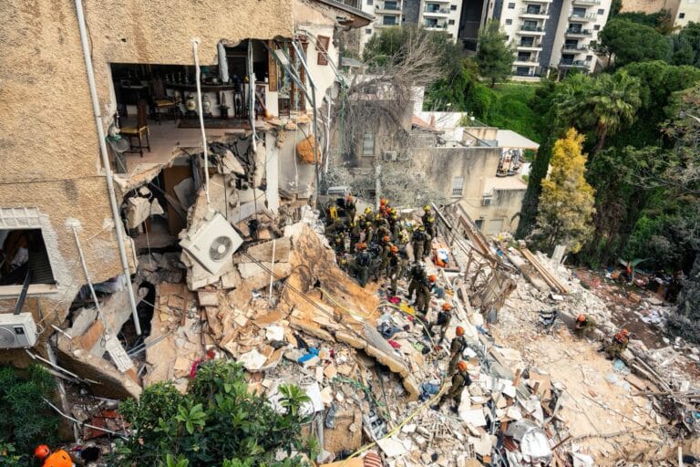 אסון תחת ההריסות בחיפה: חולצו 4 הלכודים ללא רוח חיים