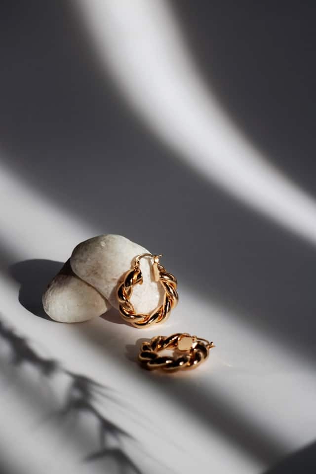 איך בוחרים תכשיטים שיגרפו מחמאות ולא ידהו אחרי חודש