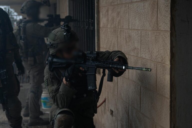 מתחת לחנות בגדים: זה מה שצה"ל מצא בעומק 25 מטרים