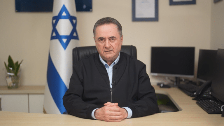 שר הביטחון טוען: "חיזבאללה המום, איראן בלחץ כבד"