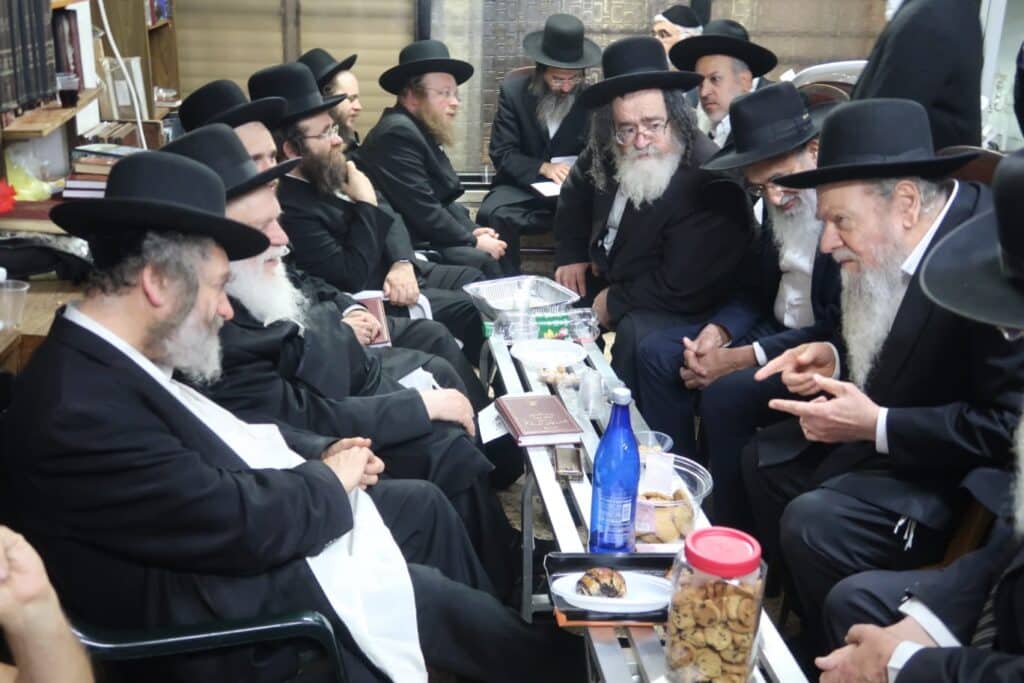 גלריה: גדולי ישראל עלו לנחם את הפוסק הגרמ"מ קארפ