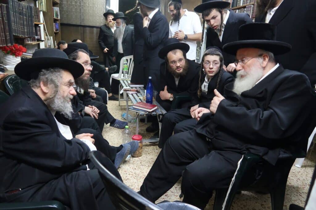 גלריה: גדולי ישראל עלו לנחם את הפוסק הגרמ"מ קארפ
