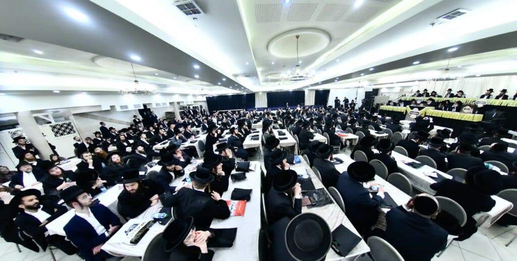 הגר"מ שטרנבוך: "החילונים מקנאים בנו - הם חיים כבהמות"