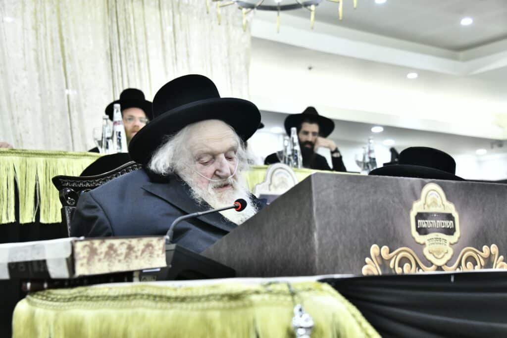 הגר"מ שטרנבוך: "החילונים מקנאים בנו - הם חיים כבהמות"