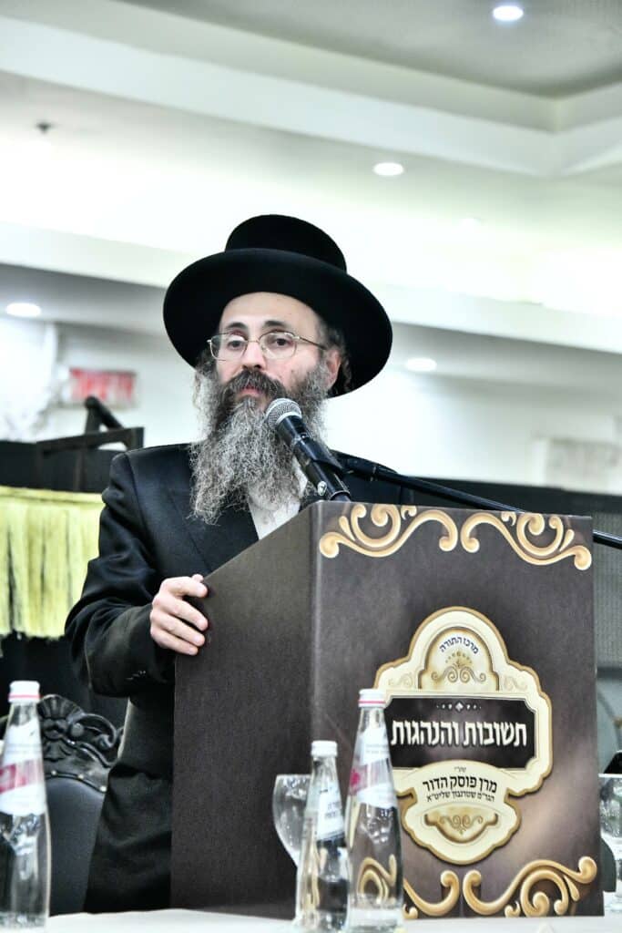 הגר"מ שטרנבוך: "החילונים מקנאים בנו - הם חיים כבהמות"