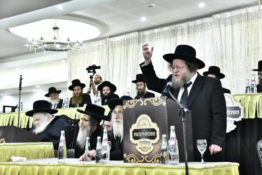 הגר"מ שטרנבוך: "החילונים מקנאים בנו - הם חיים כבהמות"