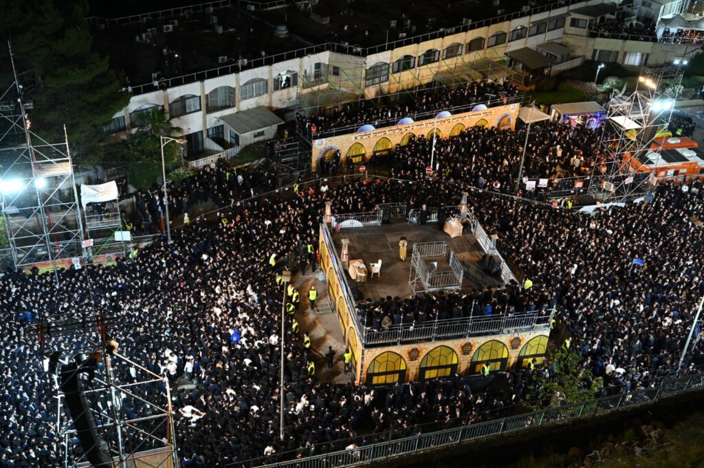 שידור חוזר: רבבות בהדלקת הרה"צ רבי אלימלך בידרמן