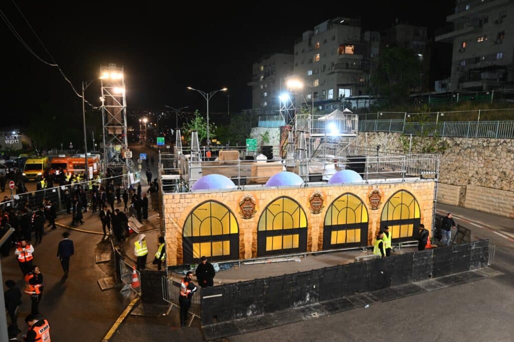שידור חוזר: רבבות בהדלקת הרה"צ רבי אלימלך בידרמן