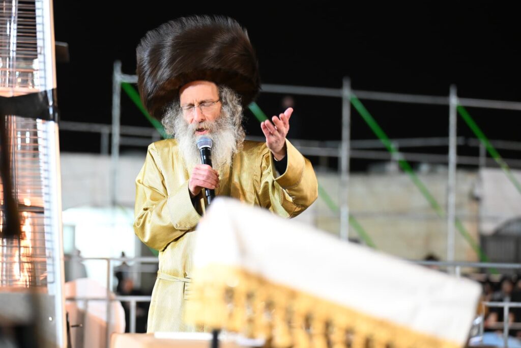 שידור חוזר: רבבות בהדלקת הרה"צ רבי אלימלך בידרמן