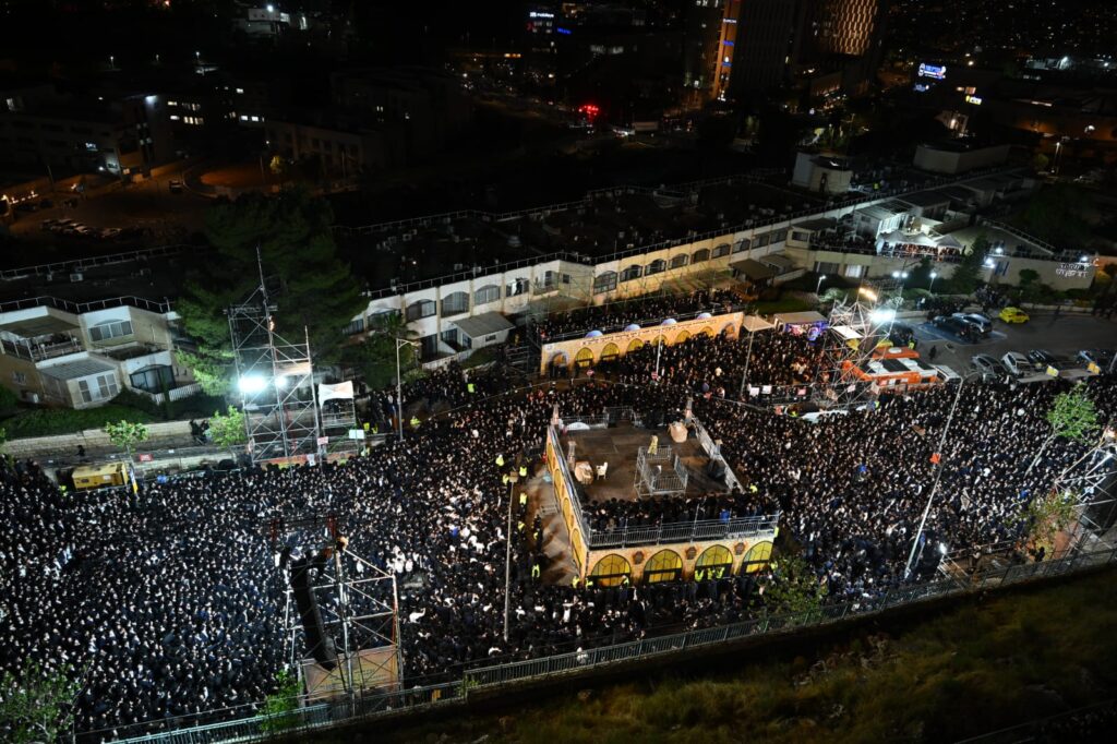 שידור חוזר: רבבות בהדלקת הרה"צ רבי אלימלך בידרמן
