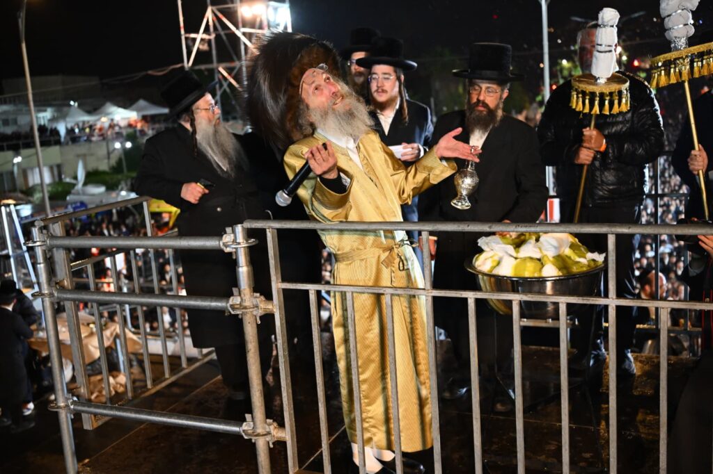 שידור חוזר: רבבות בהדלקת הרה"צ רבי אלימלך בידרמן