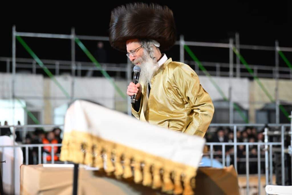 שידור חוזר: רבבות בהדלקת הרה"צ רבי אלימלך בידרמן