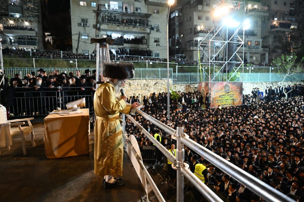 שידור חוזר: רבבות בהדלקת הרה"צ רבי אלימלך בידרמן