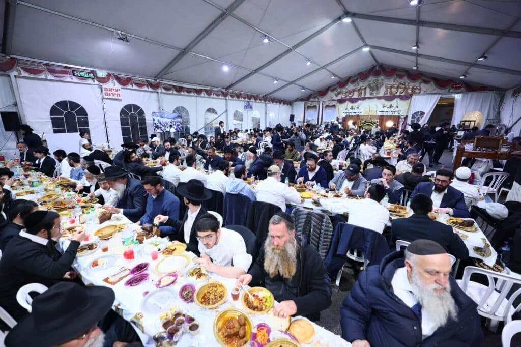 למרות חסימות המשטרה: האש בערה בממלכת הרשב"י במירון