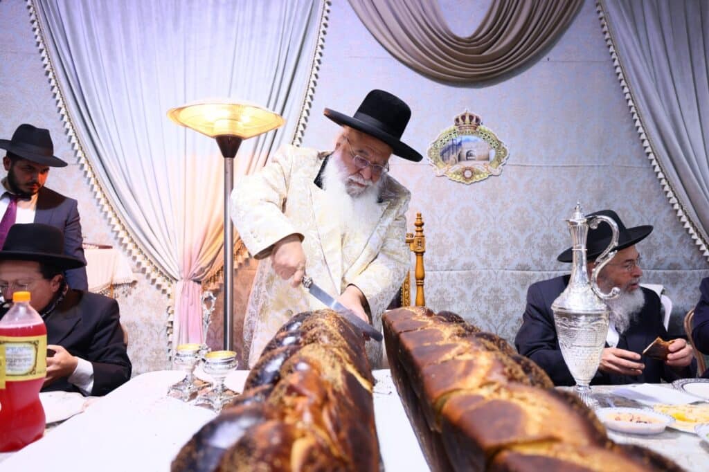 למרות חסימות המשטרה: האש בערה בממלכת הרשב"י במירון