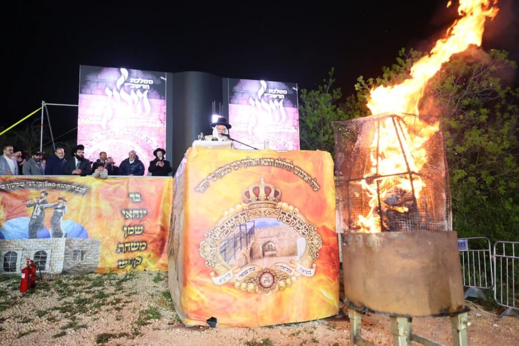 למרות חסימות המשטרה: האש בערה בממלכת הרשב"י במירון