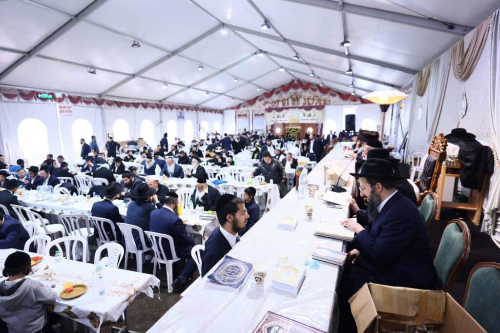 למרות חסימות המשטרה: האש בערה בממלכת הרשב"י במירון