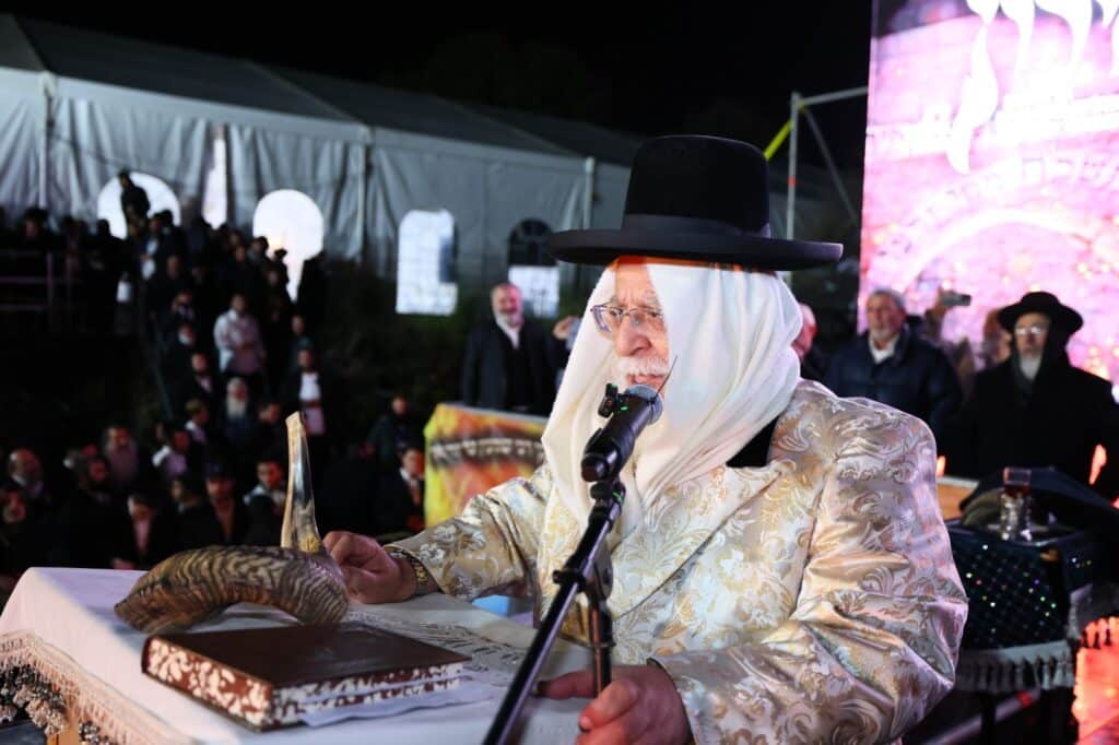 למרות חסימות המשטרה: האש בערה בממלכת הרשב"י במירון