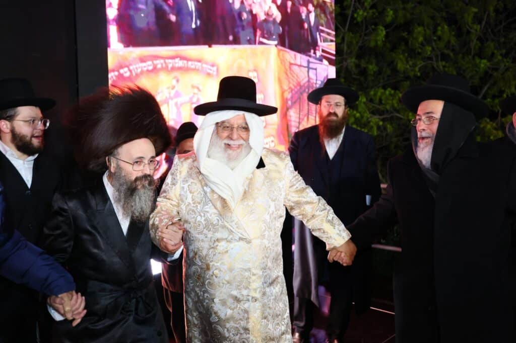 למרות חסימות המשטרה: האש בערה בממלכת הרשב"י במירון