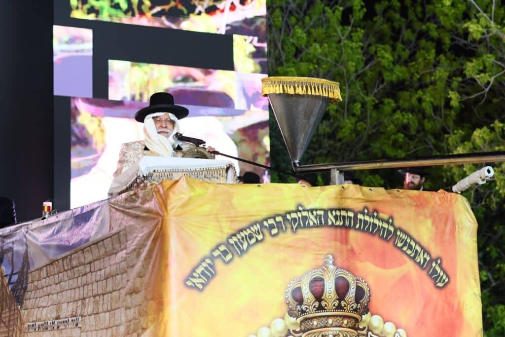 למרות חסימות המשטרה: האש בערה בממלכת הרשב"י במירון