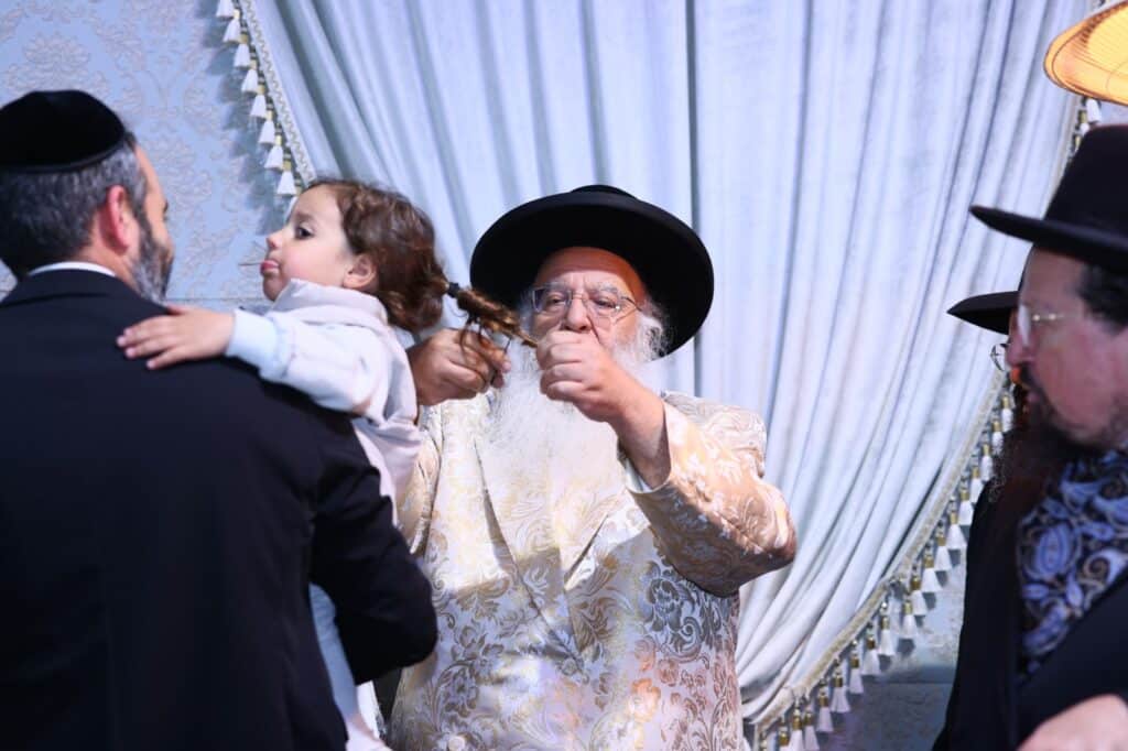 למרות חסימות המשטרה: האש בערה בממלכת הרשב"י במירון