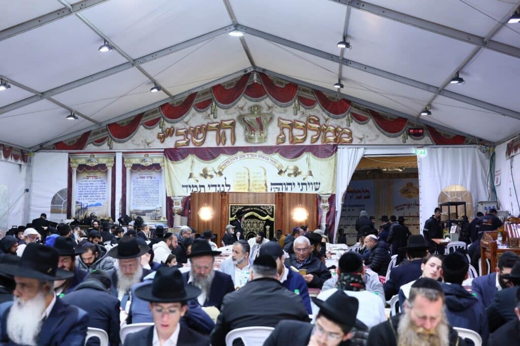 למרות חסימות המשטרה: האש בערה בממלכת הרשב"י במירון