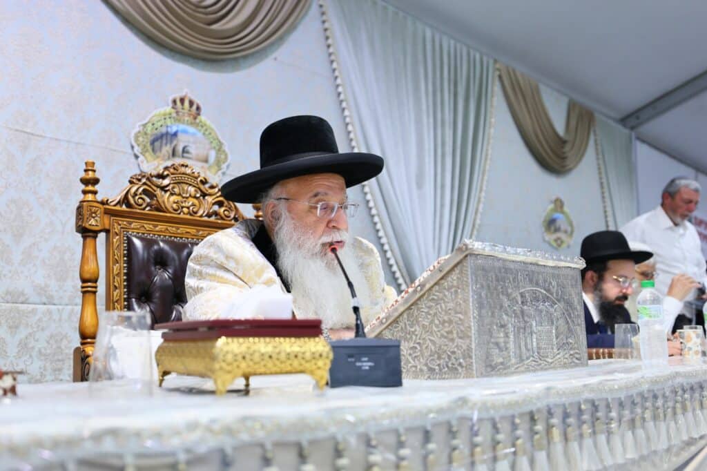 למרות חסימות המשטרה: האש בערה בממלכת הרשב"י במירון