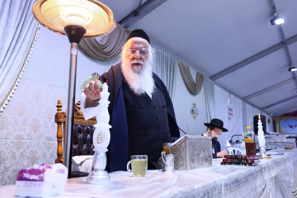 למרות חסימות המשטרה: האש בערה בממלכת הרשב"י במירון