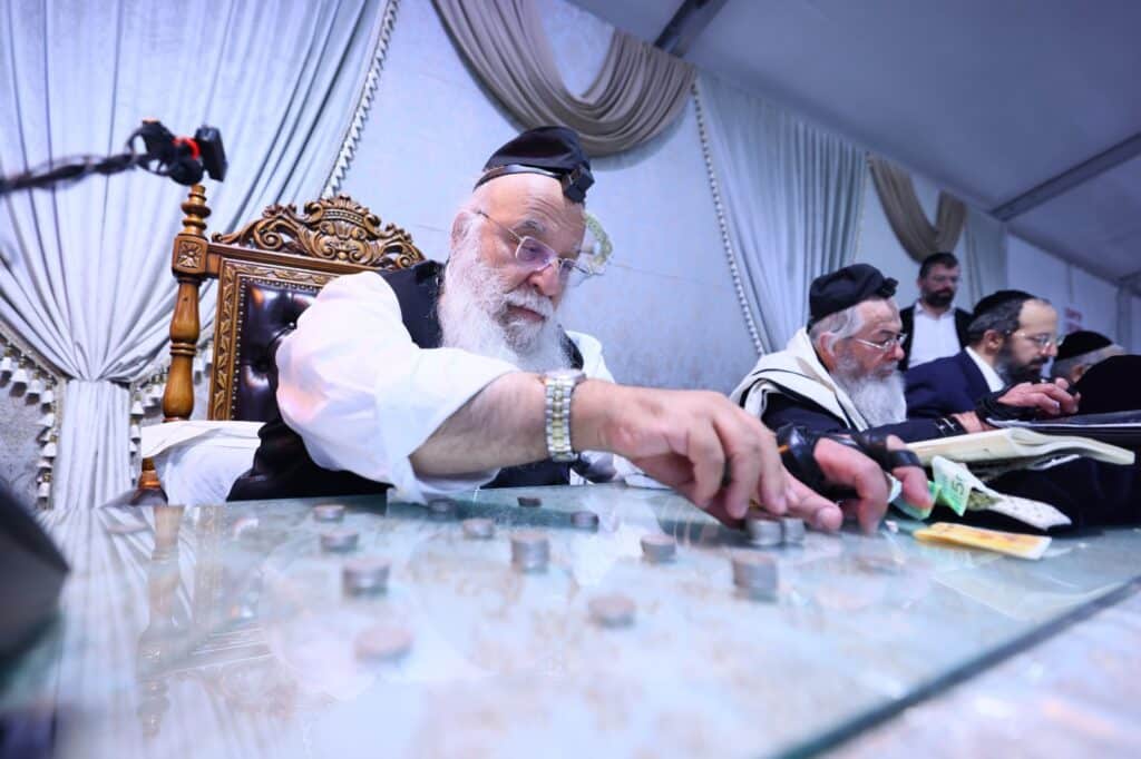 למרות חסימות המשטרה: האש בערה בממלכת הרשב"י במירון