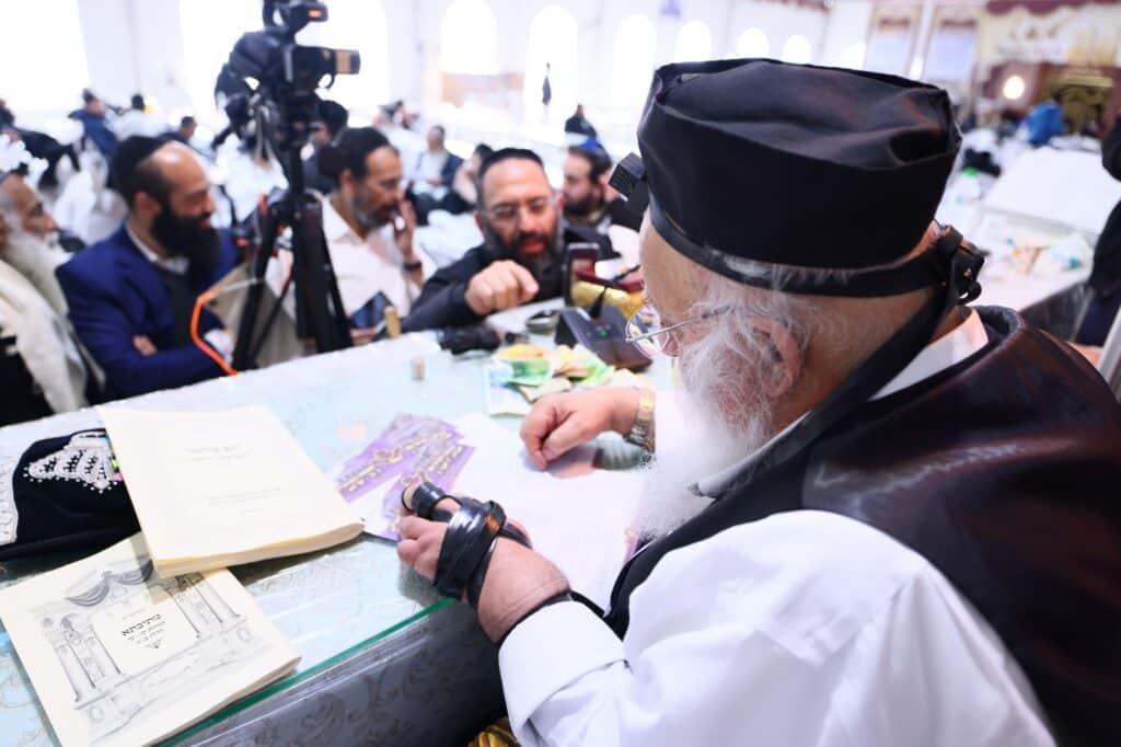 למרות חסימות המשטרה: האש בערה בממלכת הרשב"י במירון