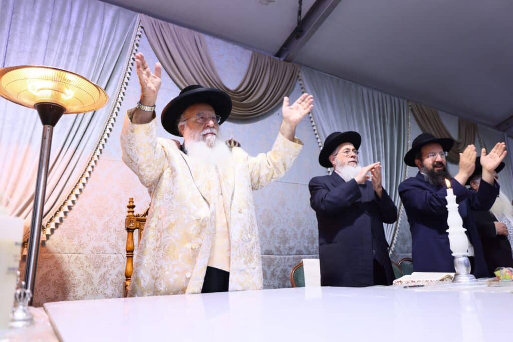 למרות חסימות המשטרה: האש בערה בממלכת הרשב"י במירון