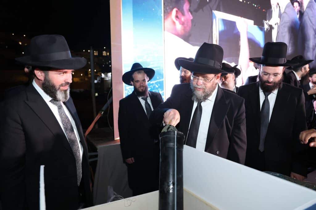 הכנסת ספר תורה והנחת אבן הפינה לקריית התורה "מגדל עוז"