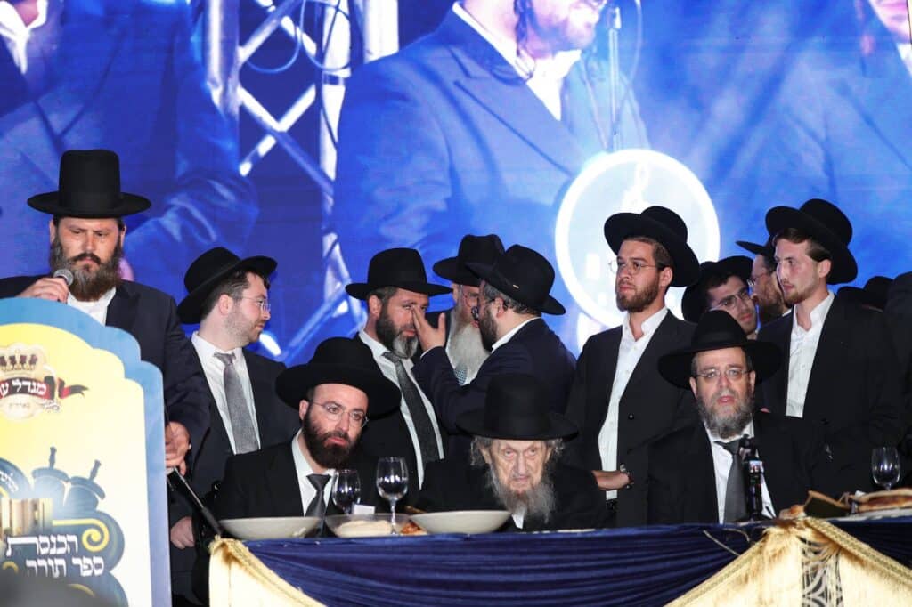 הכנסת ספר תורה והנחת אבן הפינה לקריית התורה "מגדל עוז"
